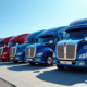 Ligne de camions utilitaires d'occasion dans un concessionnaire